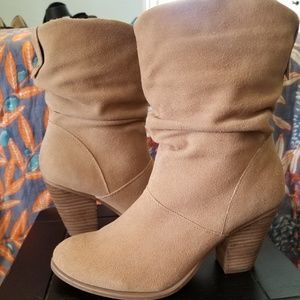 Slouch camel tone boots